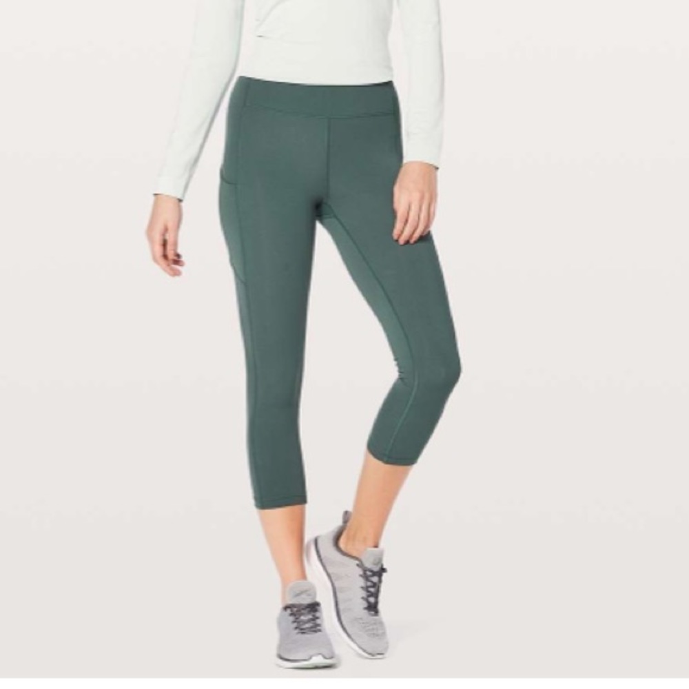 EUC Lululemon Women’s Speed Up Crop 21”, Size 6